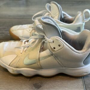 Nike React Hyperset Women’s Volleyball Shoes White & Silver Size 9.5 Women’s